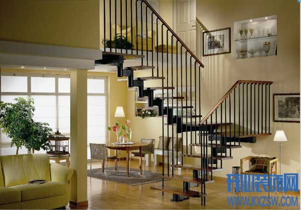 家里的楼梯装修怎么测梯段净高最准确？复式房子楼梯踏步如何确定尺寸