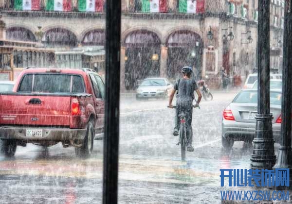 汽车在积水路段如何避免溅到路人，暴雨天马路积水怎么办？恶劣天气出门宜不宜开车
